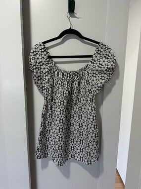 O by Organic Black & White Floral Smocked Neck Women’s Top